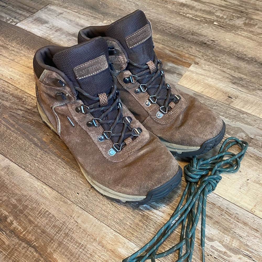 MERRELL ERIE MID HIKING BOOT